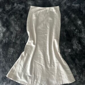 champagne satin midi skirt!

size small